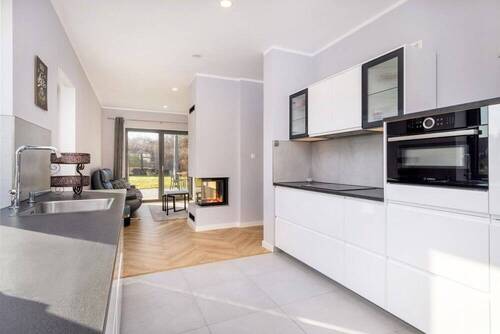 6. Helles und offenes Wohnen mit Kamin und moderne - 