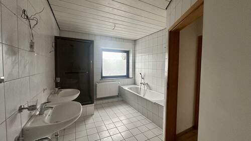 Obergeschoss - Badezimmer - 