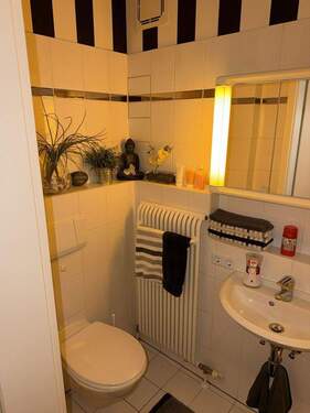 Gäste-WC mit Dusche - 