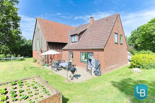 Blick aufs Haus - 8 Zimmer Mehrfamilienhaus, Wohnhaus zum Kaufen in Grebin