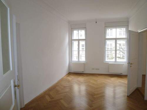 Zimmer 2 - 5 Zimmer Etagenwohnung zur Miete in München