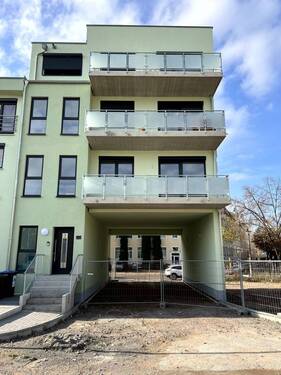 Hofseite mit Balkon 4.jpeg - Etagenwohnung mit 89,80 m² in Halle (Saale) zum Kaufen