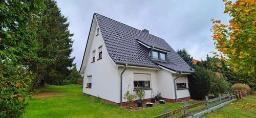 Hausansicht_vorne.jpg - Modernisierungsbedürftiges Einfamilienhaus mit großem Grundstück in ruhiger Lage bei Zeven zu verkaufen