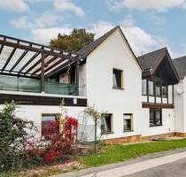 Schönes Ein- bis Zweifamilienhaus mit Carport und Pool für die ganze Familie in Mechernich-Holzheim