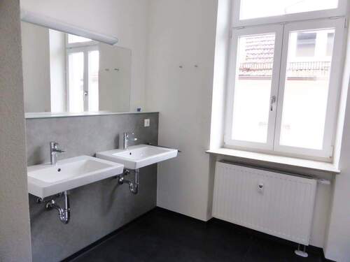 Tageslichtbad mit doppeltem Waschbecken ... - 