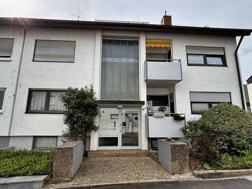Eingang und Frontansicht - 1 Zimmer Mehrfamilienhaus, Wohnhaus in Böblingen