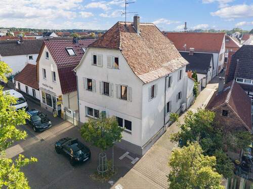 Hausansicht - Mehr Stadtmitte geht nicht - Großes Historisches Haus in Mörfelden zu verkaufen.
