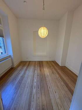 Bild 3 - 5 Zimmer Etagenwohnung in Wiesbaden