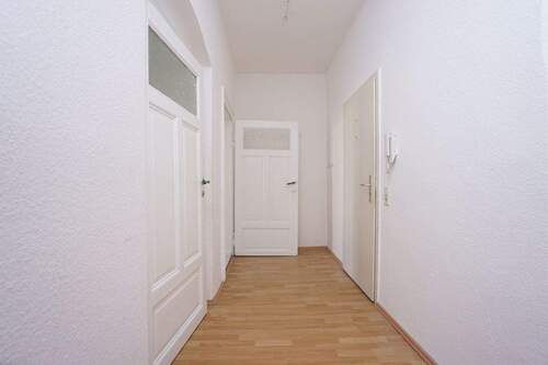 Flur - Etagenwohnung mit 80,00 m&sup2; in Dresden zur Miete