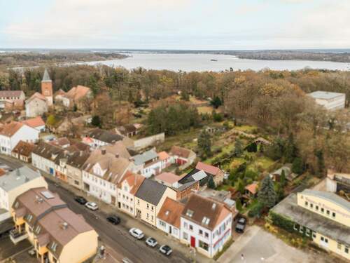 Drohnenansicht - Licht, Raum und Lebensqualität - Familienhaus in Havelnähe