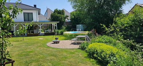 Garten mit Blick auf Pool - 