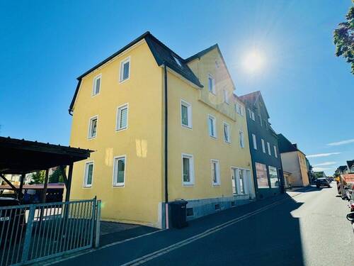 3 - Mehrfamilienhaus, Wohnhaus mit 245,00 m² in Amberg zum Kaufen