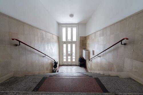 Hausflur - Eingangstür.jpg - 4 Zimmer Etagenwohnung in Hannover