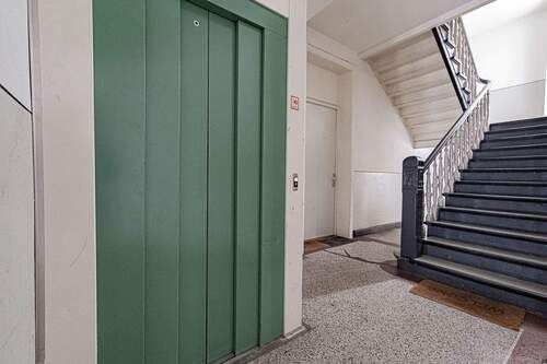 Hausflur - Fahrstuhl.jpg - Etagenwohnung in Hannover zum Kaufen