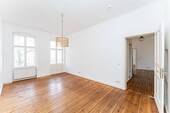 Zimmer 5 mit Balkonzugang 2 - 