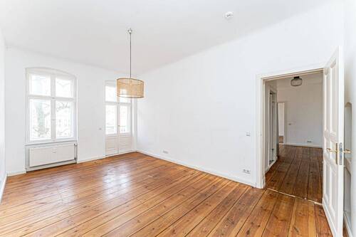 Zimmer 5 mit Balkonzugang 2 - 