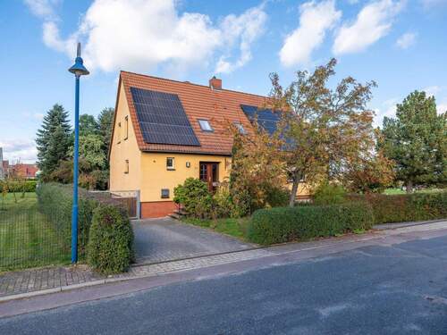 Wohnhaus mit PV - PROVISIONSFREI! Haus mit Einliegerwohnung, PV & Top-Lage am Ende der Straße