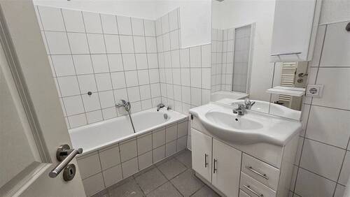 2. Obergeschoss Bad mit Wanne - 