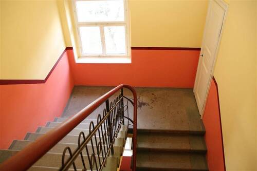 farbenfrohes Treppenhaus - 