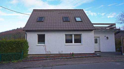 Straßenansicht - 7 Zimmer Einfamilienhaus in Ilmenau