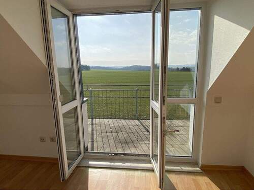 Balkon mit Aussicht - Etagenwohnung mit 79,20 m&sup2; in Frankenberg zur Miete