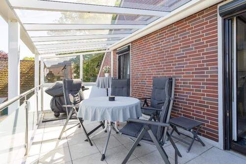 Der überdachte Balkon im OG - 