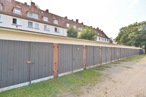 Garagenhof - Mehrfamilienhaus, Wohnhaus in Lübeck