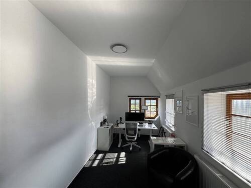 Büro 1 - 