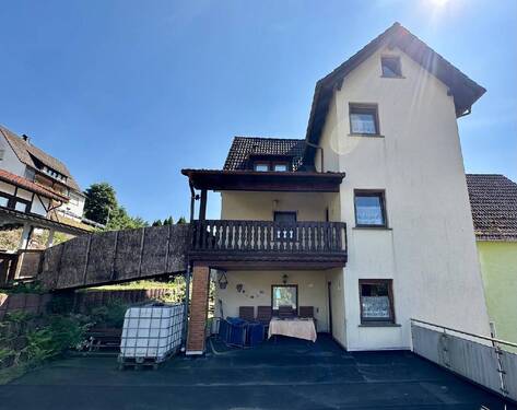 Aussenansicht - 2 Balkone - - 