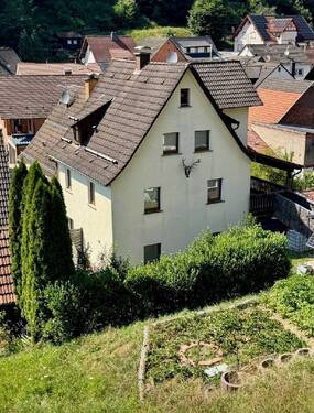 Haus rückseitig - Mit Potential! Zweifamilienhaus mit Doppelcarport und Gartenhaus