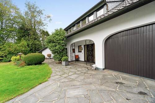 Vorderansicht - 8 Zimmer Einfamilienhaus zum Kaufen in Ratingen