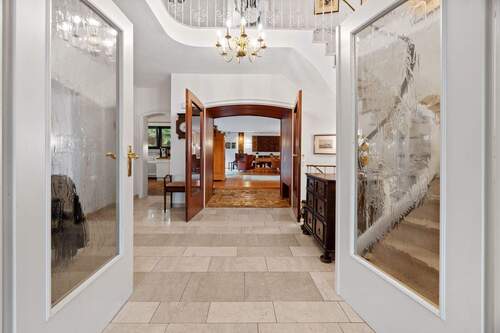 Eingangshalle - Einfamilienhaus mit 303,30 m&sup2; in Ratingen zum Kaufen