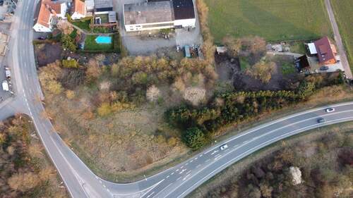 Luftaufnahme - Attraktive Grundstücksfläche mit Potenzial für Wohnen und Gewerbe