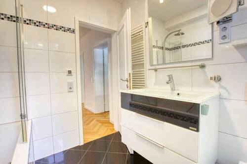 Bad - Etagenwohnung mit 92,00 m&sup2; in Hamburg zum Kaufen