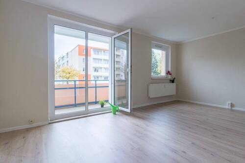 Wohnzimmer - Musterbild.jpg - 317,00 EUR Kaltmiete, ca.  57,70 m² Wohnfläche