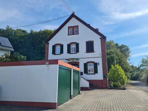 Ansicht Haus Hof, Garagen - 