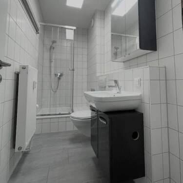 Bad.jpeg - Etagenwohnung mit 47,00 m&sup2; in Meerane zur Miete