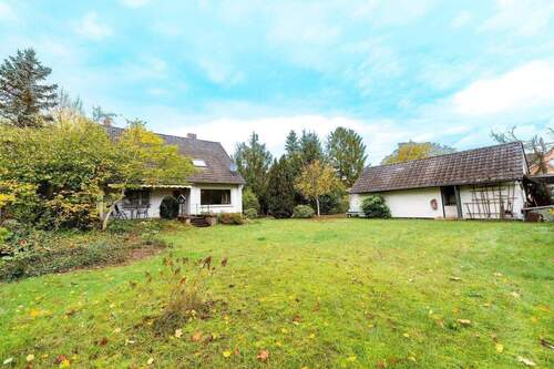 Garten - Rückansicht Haus & Garage.jpg - 