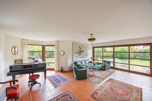 Wohnzimmer - 5 Zimmer Einfamilienhaus zum Kaufen in Kirchheim unter Teck