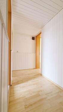 Flur - Etagenwohnung mit 75,00 m&sup2; in Köthen (Anhalt) zur Miete