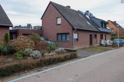 Hausansicht - 4 Zimmer Einfamilienhaus zum Kaufen in Viersen