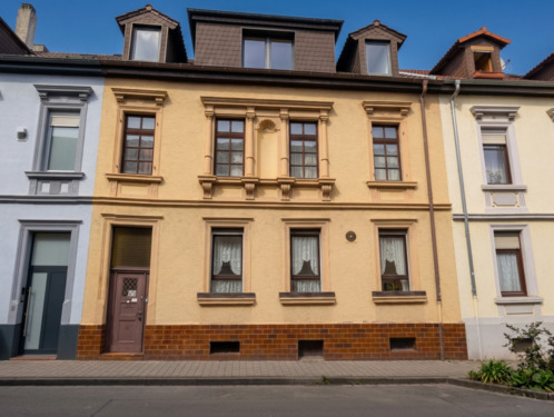 Front - Historisches Wohnhaus mit drei Einheiten und großem Gestaltungsspielraum