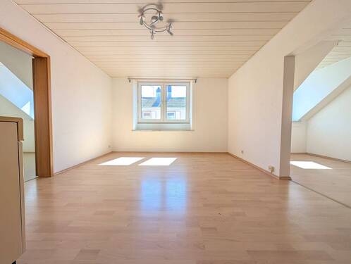 Wohnen DG - 9 Zimmer Mehrfamilienhaus, Wohnhaus in Kaiserslautern