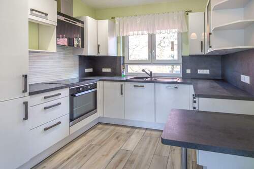 Offene Küche mit moderner EBK - 