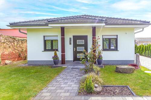 Hauseingangsbereich - Neuwertiger EFH-Bungalow in Zehdenick: Bj.2018, 3 Zi.,Bad, Fußb.hzg, Kaminofen, Garage, 925 m² Grdst