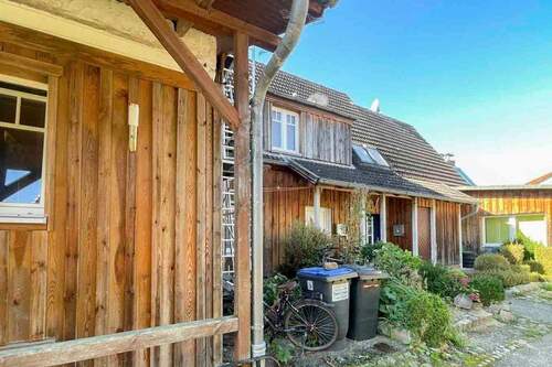 Häuser Mitte und hinten - 9 Zimmer Mehrfamilienhaus, Wohnhaus in Lübeck