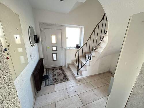 Treppenhaus_KG - 7 Zimmer Doppelhaushälfte in Nordrhein-Westfalen - Warburg