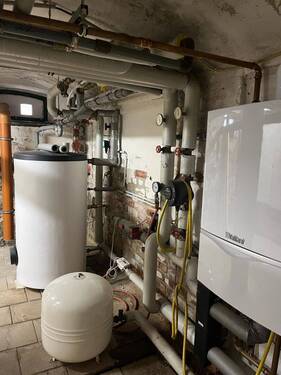 Heizungsanlage mit Warmwasseraufbereitung - 