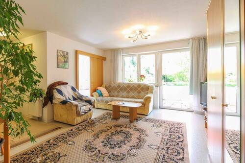 Wohnzimmer - 2 Zimmer Etagenwohnung zum Kaufen in Stuttgart