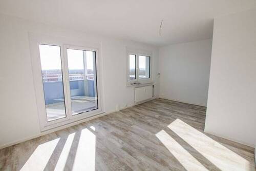 Wohnzimmer - Alles neu! 3-Zimmerwohnung mit großem Balkon